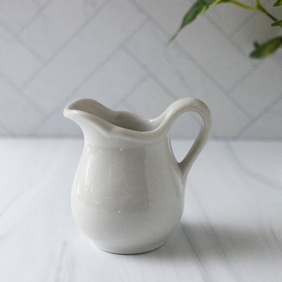 Caribe Puerto Rico white pitcher creamer vintage - Picture 1 of 6